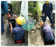 Bồn cầu bị hôi do tắc ống thoát khí