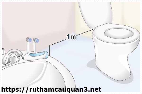 Những lưu ý khi lấy bàn chải đánh rơi vào bồn cầu