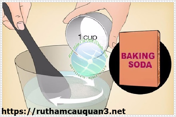 Cách xử lý bồn cầu bị dâng nước bằng baking soda và giấm