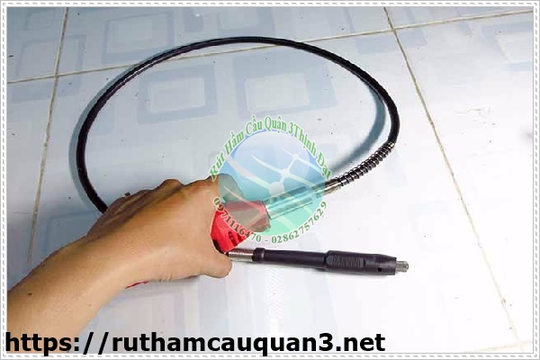 Cách xử lý bồn cầu bị dâng nước bằng khoan dây cáp