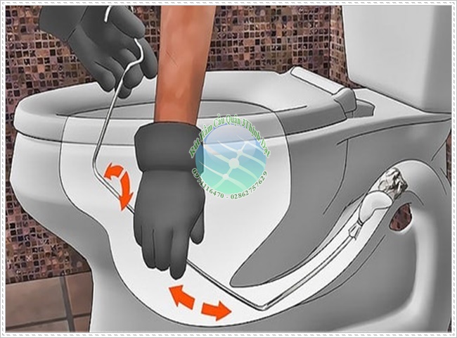 Nguyên nhân bồn cầu không thoát được nước