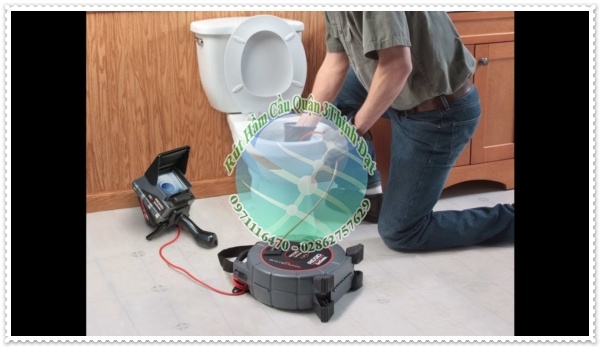 Nhà vệ sinh bị nứt