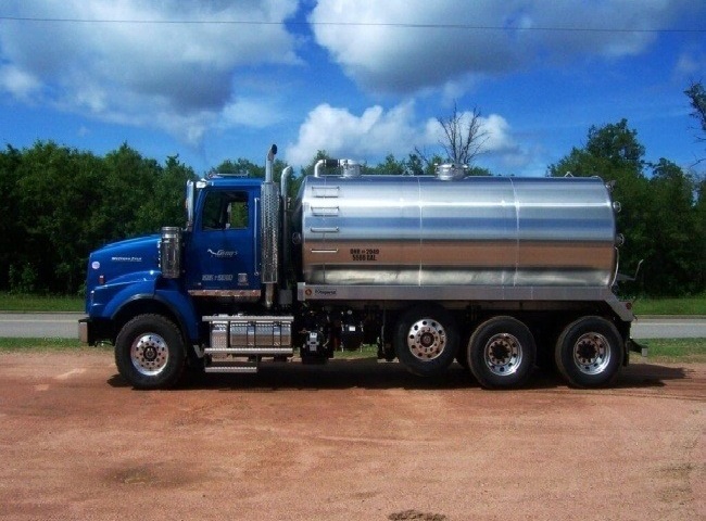 Đơn vị rút hầm cầu quận 3 có nhiều máy móc thiết bị hiện đại